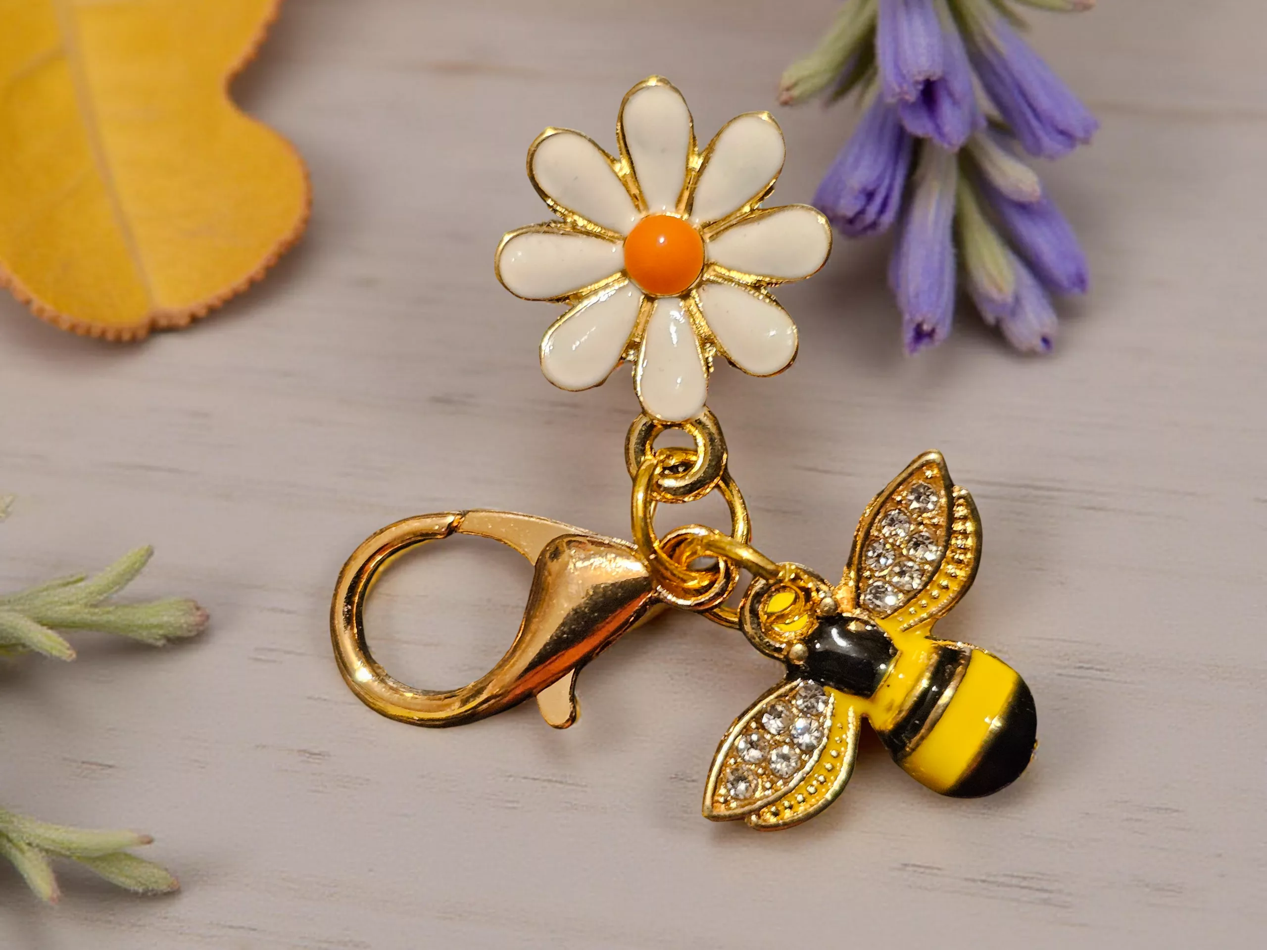 bee and daisy zipper charm