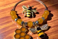 Bee & Honeycomb Wine Glass Charms (Set of 4)